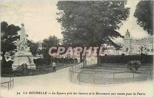 Cartes postales La Rochelle Le Square pris des bassins et le Monument aux morts pour la Patrie