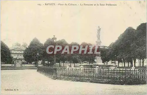 Cartes postales Bayeux Place du Chateau La Fontaine et le Sous Prefecture