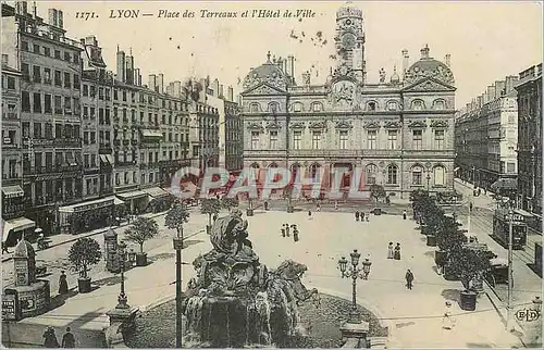 Cartes postales Lyon Place des Terreaux et l'Hotel de Ville Tramway