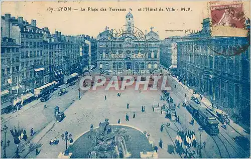 Cartes postales Lyon La Place des Terreaux et l'Hotel de Ville Tramway