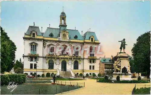 Cartes postales moderne Tarbes Hautes Pyrenees Hotel de Ville Statue de Danton