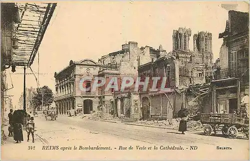 Cartes postales Reims apres le Bombardement Rue de Vesle et la Cathedrale Militaria