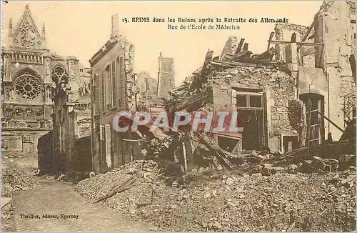 Cartes postales Reims dans les Ruines apres la Retraite des Allemands