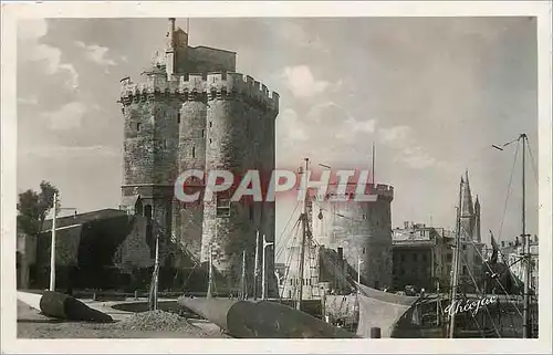 Cartes postales La Rochelle Charente Maritime Tours de la sortie du Port
