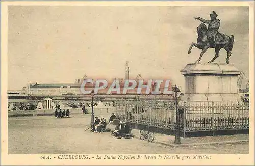 Cartes postales Cherbourg La Statue Napoleon 1er devant la Nouvelle gare Maritime