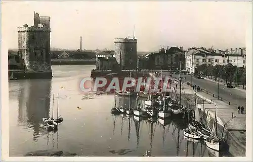 Ansichtskarte AK La Rochelle Le Port a basse Mer Bateaux