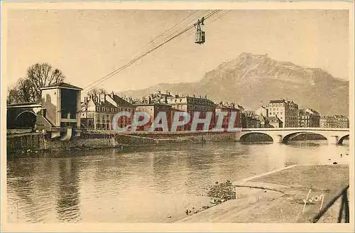 Ansichtskarte AK Grenoble Isere Les Quais Au fond le Moucherotte