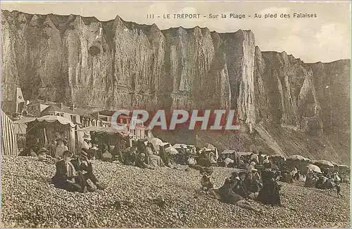 Ansichtskarte AK Le Treport Sur la Plage Au pled des Falaises