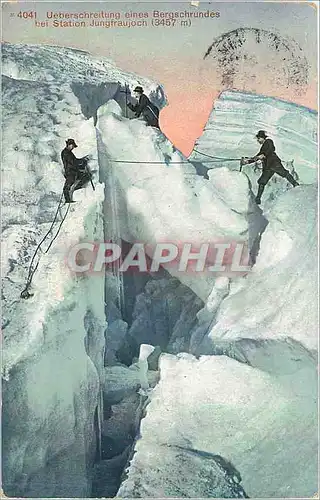 Cartes postales Ueberschreitung eines Bergschrundes bei Station Jungfraujoch