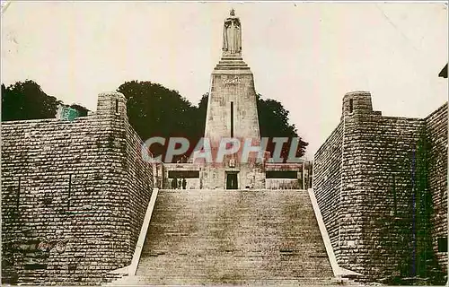 Ansichtskarte AK Verdun Le Monument a la Victoire et aux Soldats de Verdun Militaria