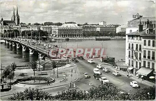 Cartes postales moderne Bayonne Le Pont Saint Esprit Au fond la Cathedrale et le Theatre