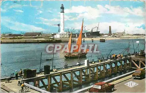 Cartes postales moderne Dunkerque Nord Phare Bateau