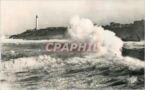 Moderne Karte Biarritz Effet de Vagues Dans le fond le Phare