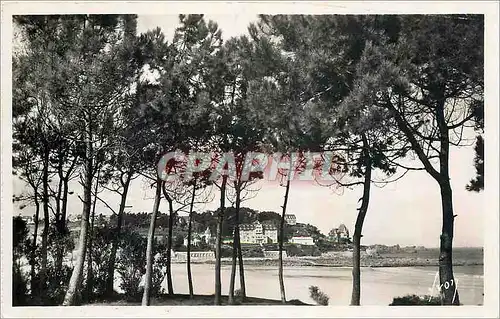 Cartes postales Perros Guirec C du  N Sapiniere en bordure de la plage de Trestraou