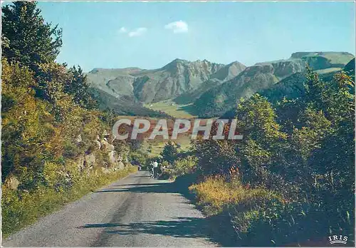 Cartes postales moderne Auvergne La chaine du Sancy Vue de la route de la Vallee de Chaudefour
