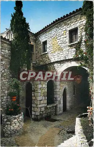 Cartes postales moderne Eze Village Le vieux puits et le chateau de la Chevre d'Or