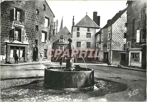 Cartes postales moderne Besse en Chandesse Puy de Dome Place du Marche Fontaine Renaissance