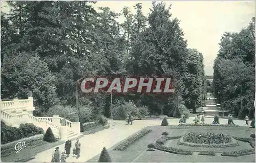 Cartes postales moderne Vittel La Grandee Allee devant le Casino