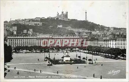 Cartes postales moderne Lyon Place Bellecour et coteau de Fourviere