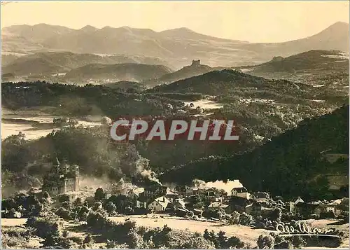 Cartes postales moderne Vue sur Saint Nectaire le Haut P de D Au loin le Chateau de Murol et les Monts Dore