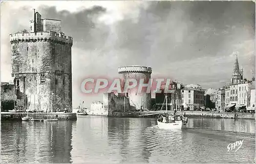 Cartes postales moderne La Rochelle Ch Mme Les Tours et l'Entree du Port Bateau