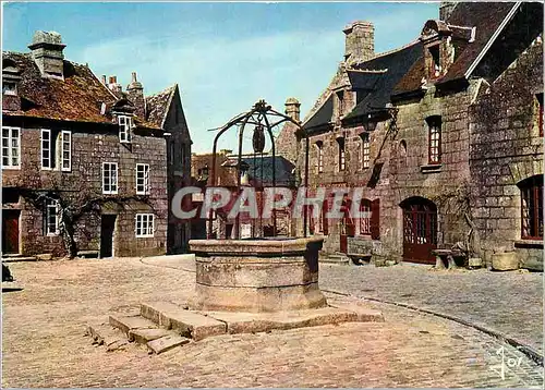 Cartes postales moderne La Place de Locronan le vieux puits et les maisons Renaissance