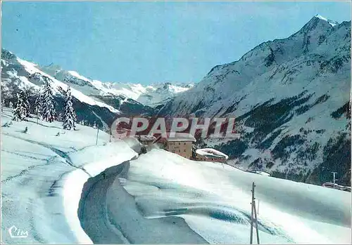 Cartes postales moderne La Rosiere Sports d'Hiver Vue partielle de la Station A droite le Mont Pourri