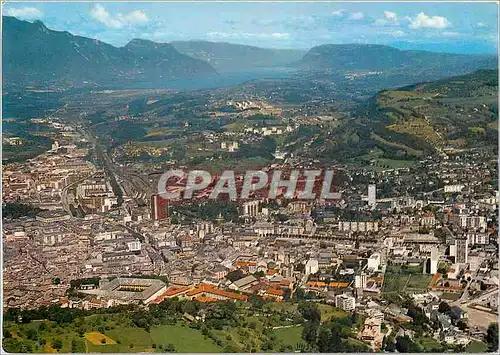 Cartes postales moderne Chambery (Savoie) vue generale en second plan le Lac du Bourget