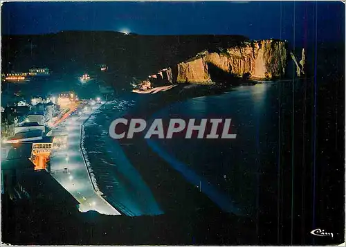 Cartes postales moderne Etretat (Seine Mme) Les Falaises et la plage de nuit Lueurs du phare d'Antifer