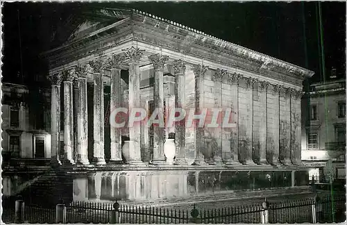 Moderne Karte Nimes (Gard) La Maison Carree effet de nuit