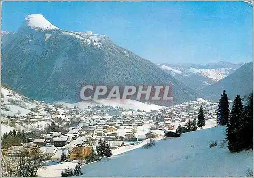 Cartes postales moderne Morzine (Hte Savoie) Alt 1050m vue generale et la Pointe de Ressachau (2164 m)