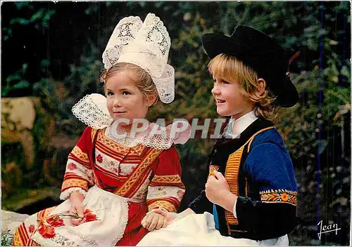 Cartes postales moderne La Bretagne Petits enfants en costume de la region de Fouesnant et de Benodet Folklore