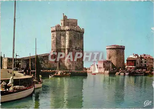 Cartes postales moderne La Rochelle entree du Port