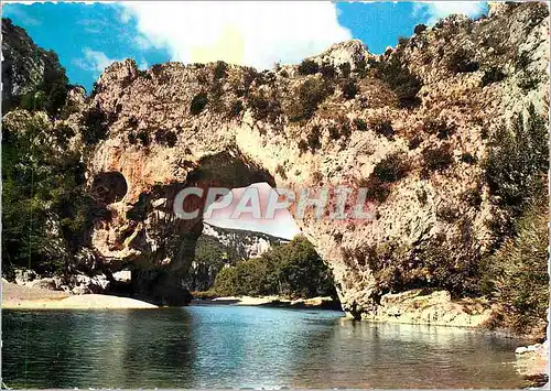 Cartes postales moderne Les Grands Paysages du Vivarais Les Gorges de l'Ardeche le Pont D'Arc creuse par les eaux dans l