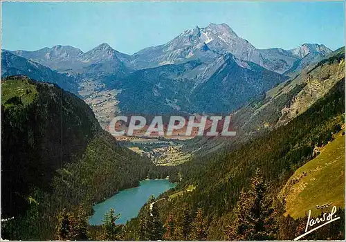 Cartes postales moderne Morzine Montriond (Hte Savoie) alt 940 m le Lac le village et le Roc d'Enfer vus depuis le col d
