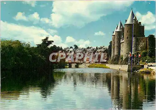 Cartes postales Josselin (Morbihan) Le chateau dominant le vieux quartier et l'ouest