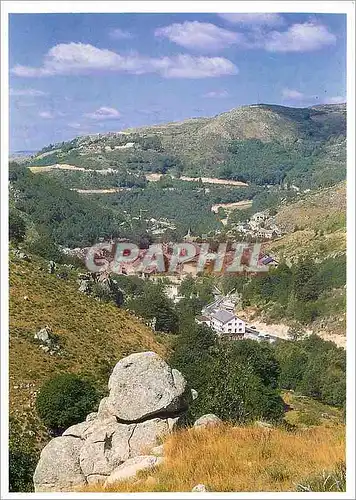 Cartes postales Mont Lozere Le Pont de Montvert le village au bord du Tarn