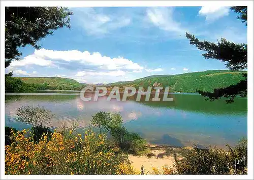 Cartes postales moderne Couleurs et Lumiere de France En Ardeche lac d'Issarles (alt 1000 m) situe dans le Cratere d'un