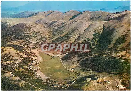 Moderne Karte Creolieres les Neiges (Alpes Mar) Vue panoramique aerienne de la station d'ete au loin la cote m