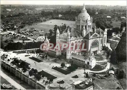 Moderne Karte Lisieux (Calvados) la Basilique et l'Esplanade vue aerienne