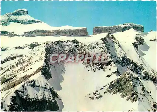 Cartes postales moderne Les Pyrenees Surplombant le cirque de Gavarnie le Casque (alt 3006 m) et la Breche de Roland (al