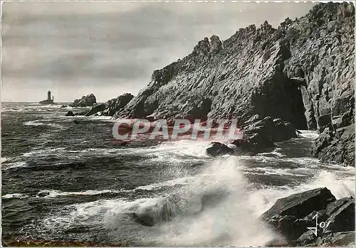 Cartes postales moderne Bretagne Pointe du Raz de Sein(Finistere) Tempete sur le Phare de la Vieille