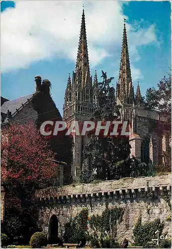 Cartes postales moderne Bretagne Quimper (Finistere) Les fleches de la cathedrale au dessus des remparts