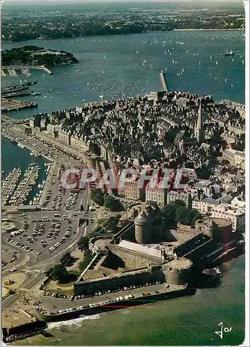 Cartes postales moderne Bretagne Saint Malo Le chateau et les remparts de la ville