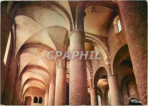 Cartes postales moderne Tournus (S et L) Eglise St Philibert (X e XIIe s) vue d'ensemble sur les pimiers et les voutes d