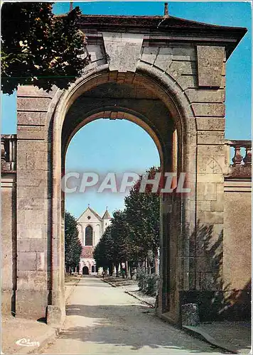 Cartes postales moderne Abbaye de Pontigny (Yonne) Porche duXVIIe s vue sur l'allee