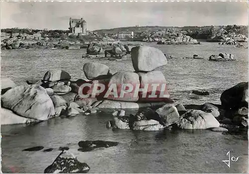 Cartes postales moderne Tregastel Ploumanac'h (Cet N) Amoncellement de rochers de grand face a l'Ilot et au chateau de C