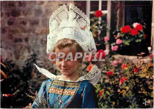 Cartes postales moderne La Bretagne en couelurs jeune fille en costume de Benodet Fouesnant Folklore