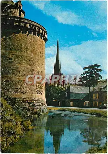 Cartes postales moderne Fougeres (I et V) Clocher de l'Eglise St Sulpice se mirant dans les douves du chateau