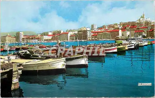 Moderne Karte Marseille (B du R) Barques de peche dans le vieux port au loin Notre Dame de la Garde